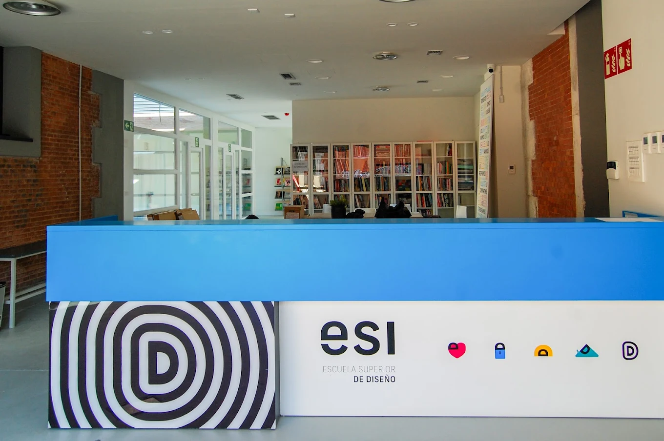 fotografía de la recepción de la universidad ESI